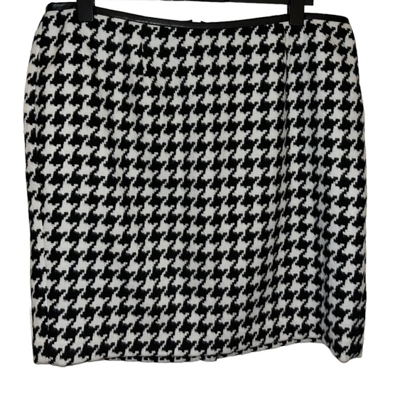 Talbots Dresses & Skirts - Talbots Houndstooth Skirt  Sz 20P
